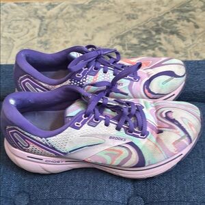 Brooks Ghost sneakers